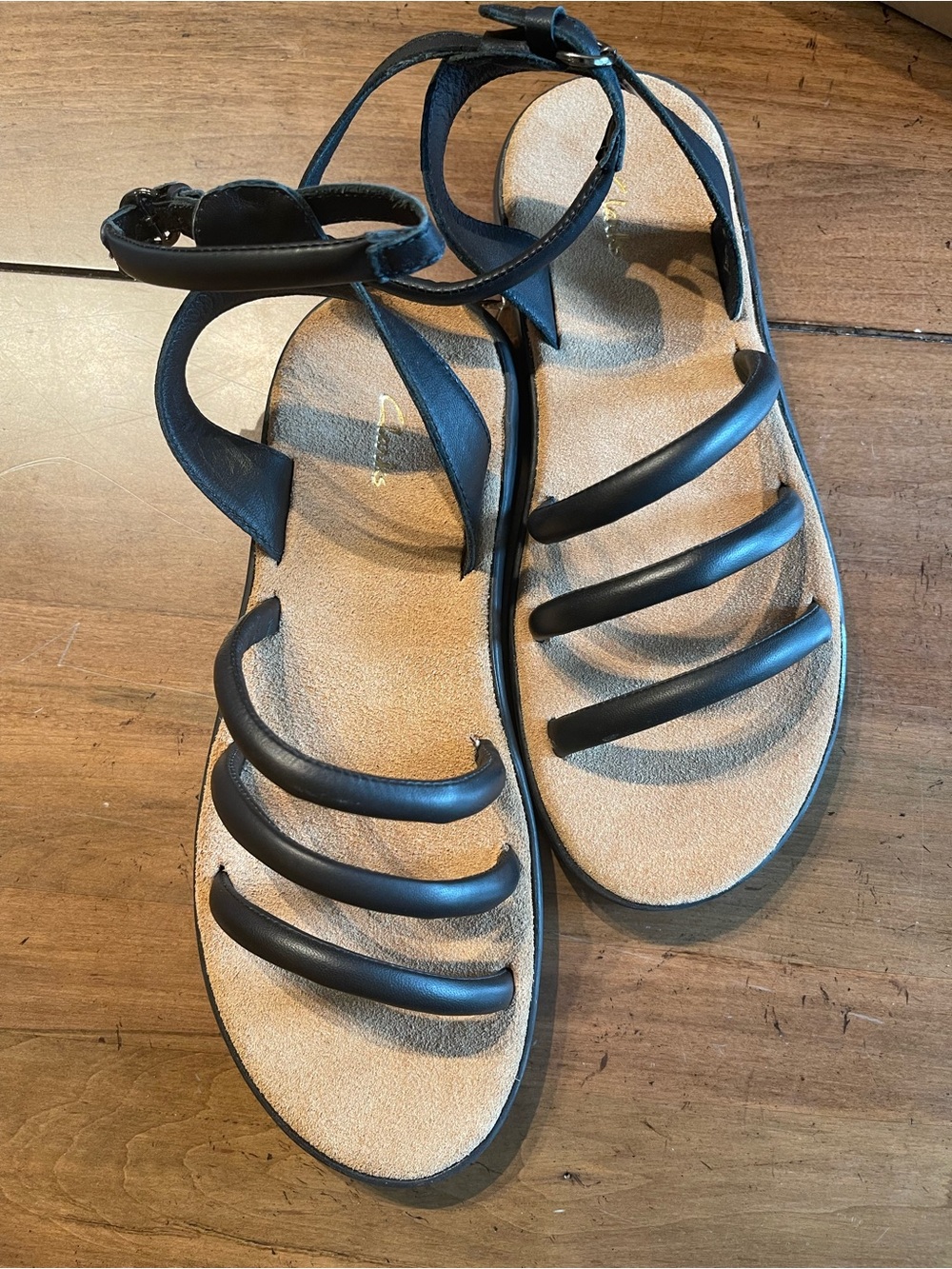 Clarks Women’s Black Multi-Strap Sandals with Tan Footbed - Picture 4 of 7